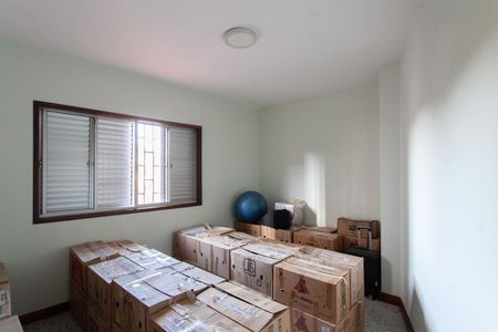 Casa à venda com 310m², 6 quartos e 4 vagas Casa à venda com 310m², 6 quartos e 4 vagasQuarto 4