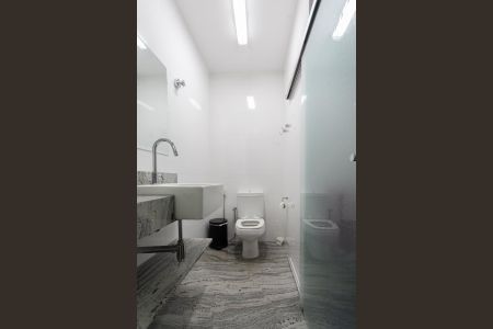 Casa à venda com 310m², 6 quartos e 4 vagas Casa à venda com 310m², 6 quartos e 4 vagasBanheiro da Suíte 2