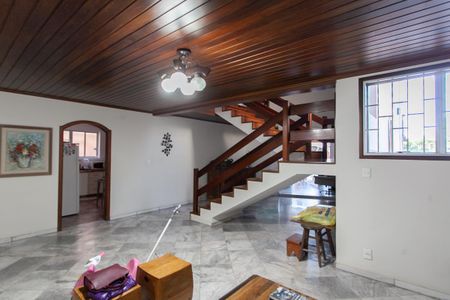 Casa à venda com 310m², 6 quartos e 4 vagas Casa à venda com 310m², 6 quartos e 4 vagasSala 1