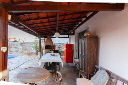 Casa à venda com 310m², 6 quartos e 4 vagas Casa à venda com 310m², 6 quartos e 4 vagasEspaço Gourmet