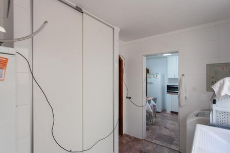 Casa à venda com 310m², 6 quartos e 4 vagas Casa à venda com 310m², 6 quartos e 4 vagasÁrea de Serviço