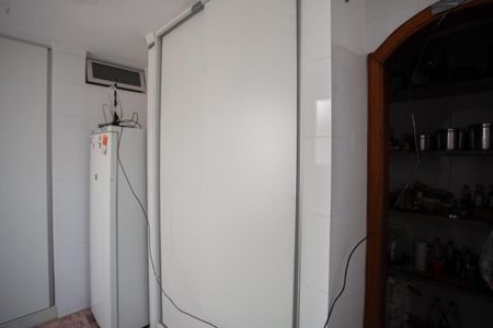 Casa à venda com 310m², 6 quartos e 4 vagas Casa à venda com 310m², 6 quartos e 4 vagasÁrea de Serviço