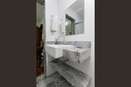 Casa à venda com 310m², 6 quartos e 4 vagas Casa à venda com 310m², 6 quartos e 4 vagasBanheiro da Suíte 2