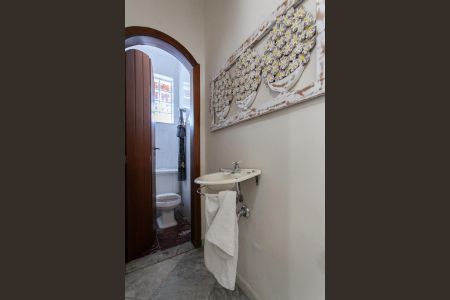 Casa à venda com 310m², 6 quartos e 4 vagas Casa à venda com 310m², 6 quartos e 4 vagasLavabo