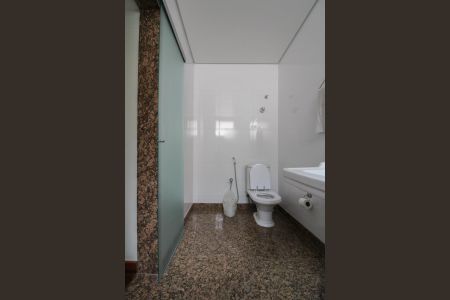 Casa à venda com 310m², 6 quartos e 4 vagas Casa à venda com 310m², 6 quartos e 4 vagasBanheiro da suíte 1