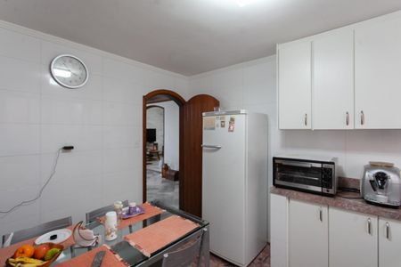 Casa à venda com 310m², 6 quartos e 4 vagas Casa à venda com 310m², 6 quartos e 4 vagasCozinha