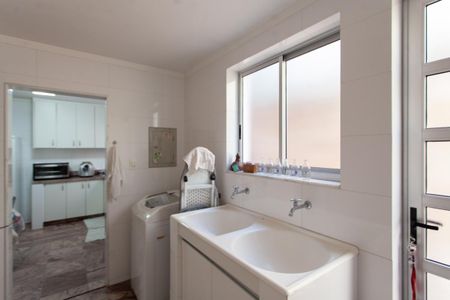 Casa à venda com 310m², 6 quartos e 4 vagas Casa à venda com 310m², 6 quartos e 4 vagasÁrea de Serviço