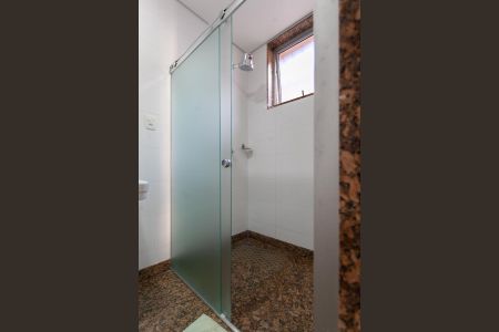 Casa à venda com 310m², 6 quartos e 4 vagas Casa à venda com 310m², 6 quartos e 4 vagasBanheiro da suíte 1