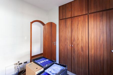 Casa à venda com 310m², 6 quartos e 4 vagas Casa à venda com 310m², 6 quartos e 4 vagasQuarto 3