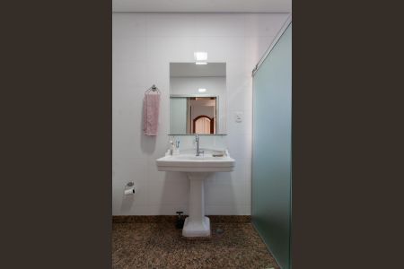 Casa à venda com 310m², 6 quartos e 4 vagas Casa à venda com 310m², 6 quartos e 4 vagasBanheiro da suíte 1