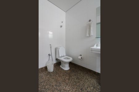 Casa à venda com 310m², 6 quartos e 4 vagas Casa à venda com 310m², 6 quartos e 4 vagasBanheiro da suíte 1