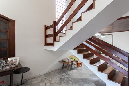 Casa à venda com 310m², 6 quartos e 4 vagas Casa à venda com 310m², 6 quartos e 4 vagasSala 1