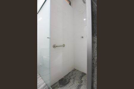 Casa à venda com 310m², 6 quartos e 4 vagas Casa à venda com 310m², 6 quartos e 4 vagasBanheiro da Suíte 2