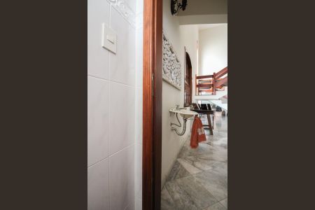 Casa à venda com 310m², 6 quartos e 4 vagas Casa à venda com 310m², 6 quartos e 4 vagasLavabo