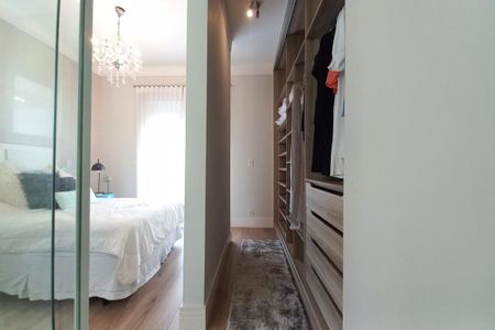 Casa de condomínio à venda com 268m², 3 quartos e 4 vagasCloset da suíte 2