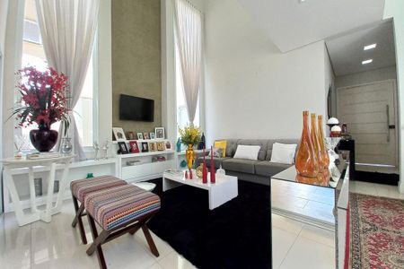 Casa de condomínio à venda com 268m², 3 quartos e 4 vagasSala