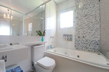 Casa de condomínio à venda com 268m², 3 quartos e 4 vagasBanheiro da Suíte 2