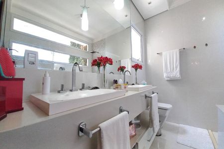 Casa de condomínio à venda com 268m², 3 quartos e 4 vagasBanheiro da Suíte 1