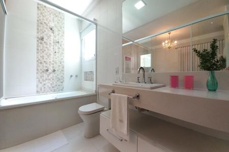 Casa de condomínio à venda com 268m², 3 quartos e 4 vagasBanheiro da Suíte 3