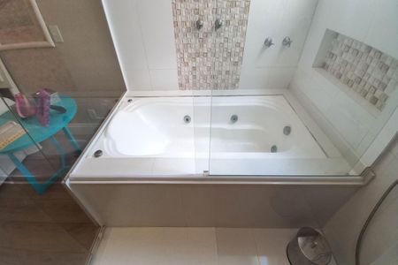 Casa de condomínio à venda com 268m², 3 quartos e 4 vagasDetalhe do Banheiro da Suíte 3