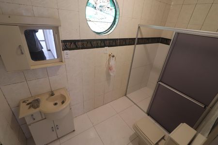 Casa à venda com 170m², 3 quartos e 2 vagasBanheiro