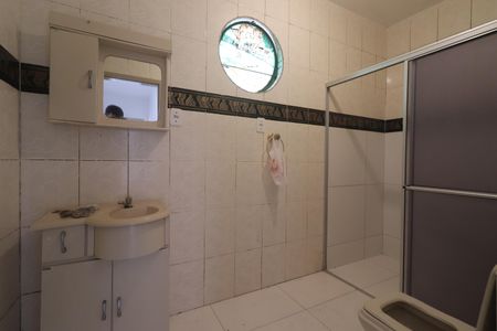 Casa à venda com 170m², 3 quartos e 2 vagasBanheiro