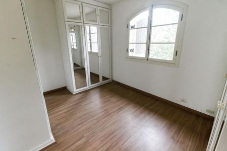 Casa à venda com 260m², 4 quartos e 4 vagas Casa à venda com 260m², 4 quartos e 4 vagasCloset da Suítes