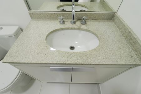 Banheiro Social de apartamento para alugar com 2 quartos, 70m² em Parada Inglesa, São Paulo