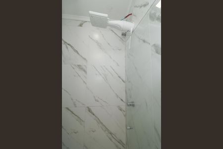 Banheiro social de kitnet/studio para alugar com 0 quarto, 35m² em São Geraldo, Porto Alegre