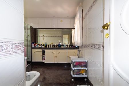 Apartamento à venda com 259m², 3 quartos e 4 vagas Apartamento à venda com 259m², 3 quartos e 4 vagasBanheiro da Suíte 1