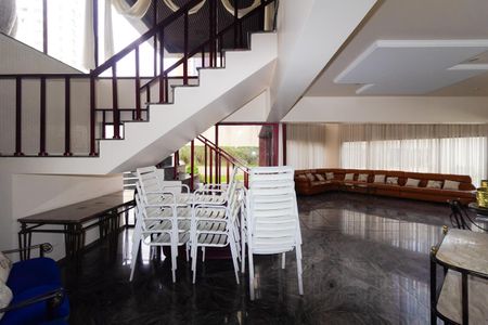 Apartamento à venda com 259m², 3 quartos e 4 vagas Apartamento à venda com 259m², 3 quartos e 4 vagasÁrea comum - Salão de festas