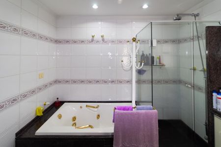 Apartamento à venda com 259m², 3 quartos e 4 vagas Apartamento à venda com 259m², 3 quartos e 4 vagasBanheiro da Suíte 1