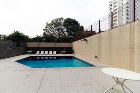 Apartamento à venda com 259m², 3 quartos e 4 vagas Apartamento à venda com 259m², 3 quartos e 4 vagasÁrea comum - Piscina