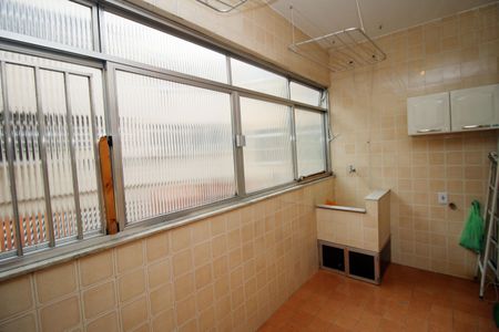 Apartamento à venda com 75m², 2 quartos e 1 vagaÁrea de Serviço