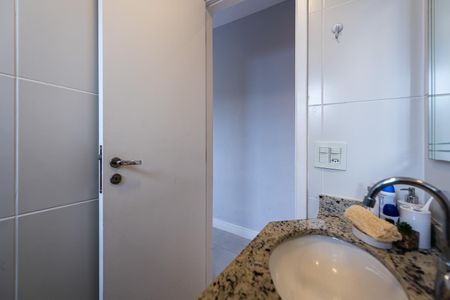 Apartamento para alugar com 66m², 2 quartos e 1 vaga Apartamento para alugar com 66m², 2 quartos e 1 vagaBanheiro da Suíte
