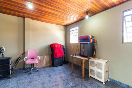 Casa à venda com 155m², 4 quartos e 2 vagasEscritório