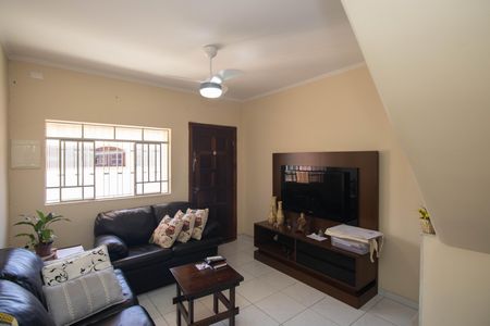 Casa à venda com 100m², 2 quartos e 1 vaga Casa à venda com 100m², 2 quartos e 1 vagaSala