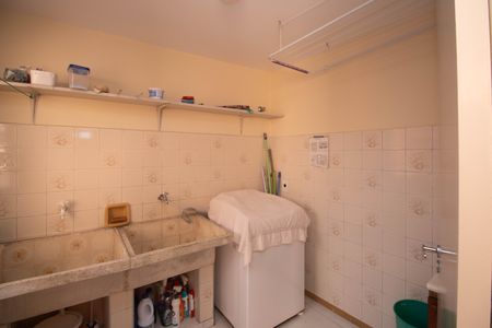 Casa à venda com 100m², 2 quartos e 1 vaga Casa à venda com 100m², 2 quartos e 1 vagaÁrea de Serviço
