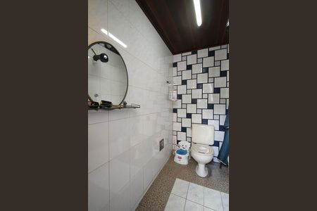 Casa de condomínio para alugar com 300m², 3 quartos e 1 vaga Casa de condomínio para alugar com 300m², 3 quartos e 1 vagaBanheiro de serviço