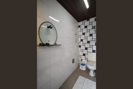 Casa de condomínio para alugar com 300m², 3 quartos e 1 vaga Casa de condomínio para alugar com 300m², 3 quartos e 1 vagaBanheiro de serviço