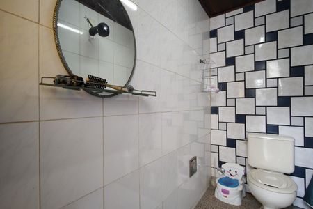 Casa de condomínio para alugar com 300m², 3 quartos e 1 vaga Casa de condomínio para alugar com 300m², 3 quartos e 1 vagaBanheiro de serviço