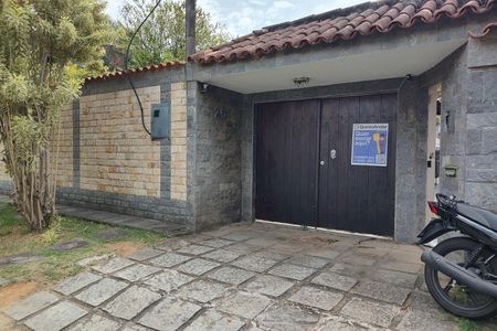 Casa de condomínio para alugar com 300m², 3 quartos e 1 vaga Casa de condomínio para alugar com 300m², 3 quartos e 1 vagaFachada
