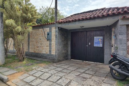 Casa de condomínio para alugar com 300m², 3 quartos e 1 vaga Casa de condomínio para alugar com 300m², 3 quartos e 1 vagaFachada