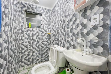 Banheiro de casa para alugar com 2 quartos, 45m² em Jardim Elvira, Osasco