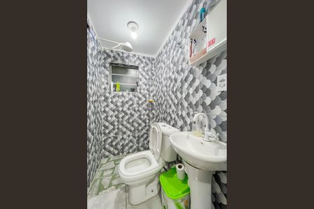 Banheiro de casa para alugar com 2 quartos, 45m² em Jardim Elvira, Osasco