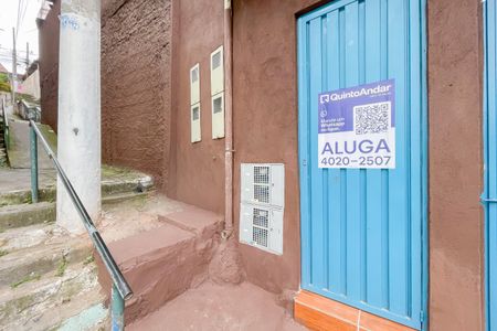 Fachada de casa para alugar com 2 quartos, 45m² em Jardim Elvira, Osasco