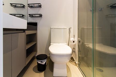 Banheiro de kitnet/studio para alugar com 1 quarto, 24m² em Perdizes, São Paulo