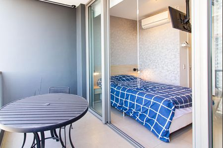 Apartamento à venda com 24m², 1 quarto e 1 vaga Apartamento à venda com 24m², 1 quarto e 1 vagaVaranda