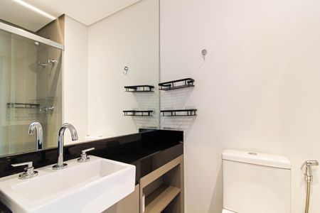 Banheiro de kitnet/studio para alugar com 1 quarto, 24m² em Perdizes, São Paulo