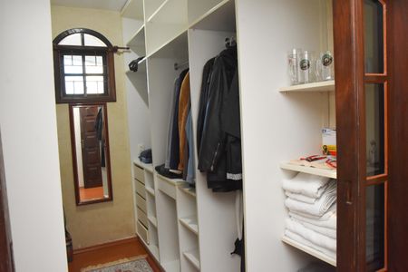Casa para alugar com 800m², 5 quartos e 13 vagas Casa para alugar com 800m², 5 quartos e 13 vagasCloset da suíte 2